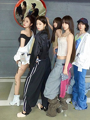 「LE SSERAFIM、HYBE社屋で撮影された『'PUREFLOW' pt.1』コンパクト盤のコンセプトフォト＆フィルム公開」