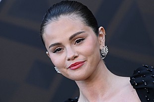 「セレーナ・ゴメス、『マーダーズ・イン・ビルディング』新シーズンのロンドン撮影舞台裏を投稿」