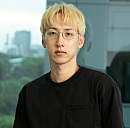 ＜インタビュー＞“今の時代、人を動かすものは何なのか”――『イン・ザ・メガチャーチ』を通じて朝井リョウが問う、人間にとっての推進力とは【WITH BOOKS】