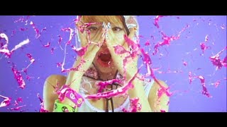 YouTube「Una（ユウナ）『JUICY JUICY』MVフル」