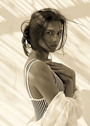 「"美しすぎる”ボサノヴァ・シンガー　パトリーナ・モリス」