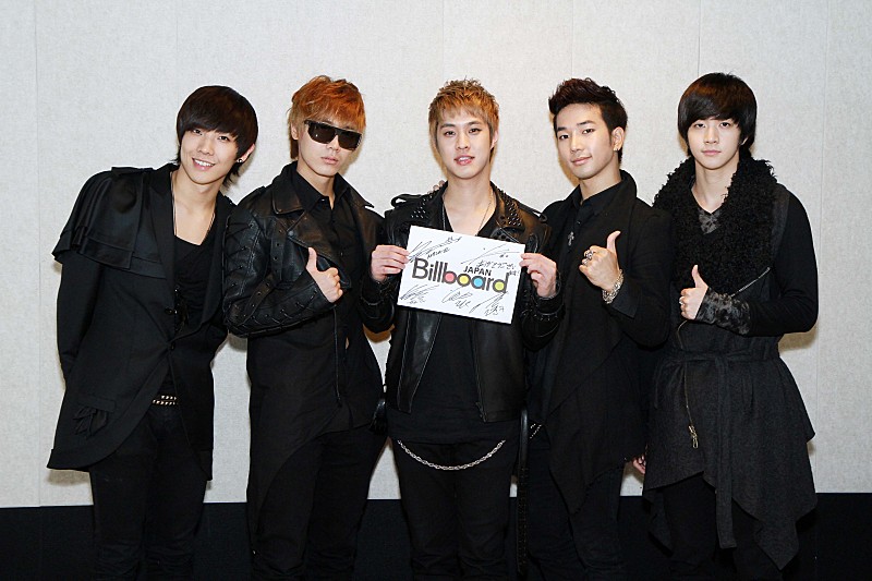 ■MBLAQ■ アニメチャート1位獲得記念写真が到着！