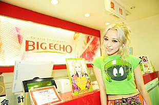 「加藤ミリヤ カラオケ店をサプライズ訪問、ファン号泣」