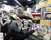 MAN WITH A MISSION「オオカミバンド オリコン4位＆タワレコ1日店長に就任」1枚目/4