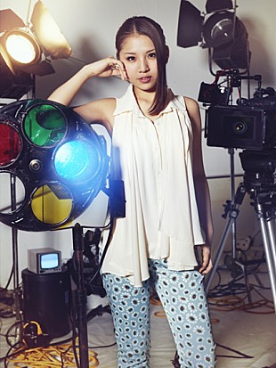 「阿部真央 新曲PVでPerfumeなど手掛ける監督とコラボ」