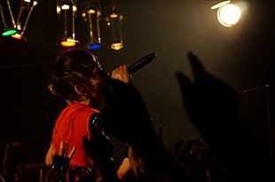 「UVERworld 一番影響うけたバンドと出会った地で原点回帰ライブ」