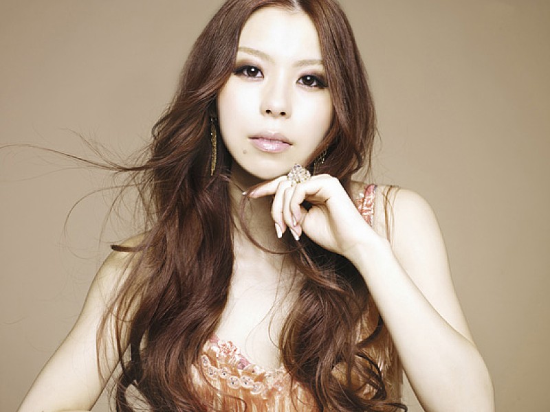 「総累計300万DL突破シンガー 新曲入り初ベストの詳細発表」1枚目/2