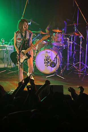 「SCANDAL「これからもついてきてね！」、最終公演で秋ツアー発表」