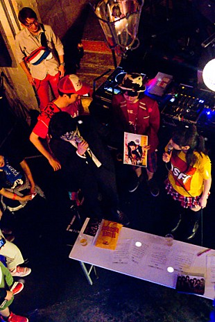 「R指定シンガー ヲタ話と昭和ピンク歌謡で渋谷圧倒」