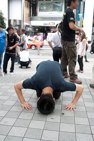 「BiS ももクロＺに“奇襲”でマネージャー土下座、そして…」