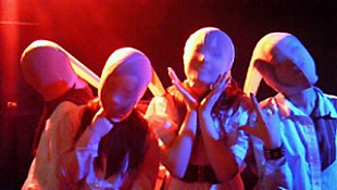 「t.A.T.u.を意識？　注目アイドル キスシーン含む衝撃PV解禁」