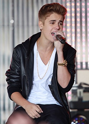 「ジャスティン・ビーバー、反パパラッチ法で速度違反を免れる？」