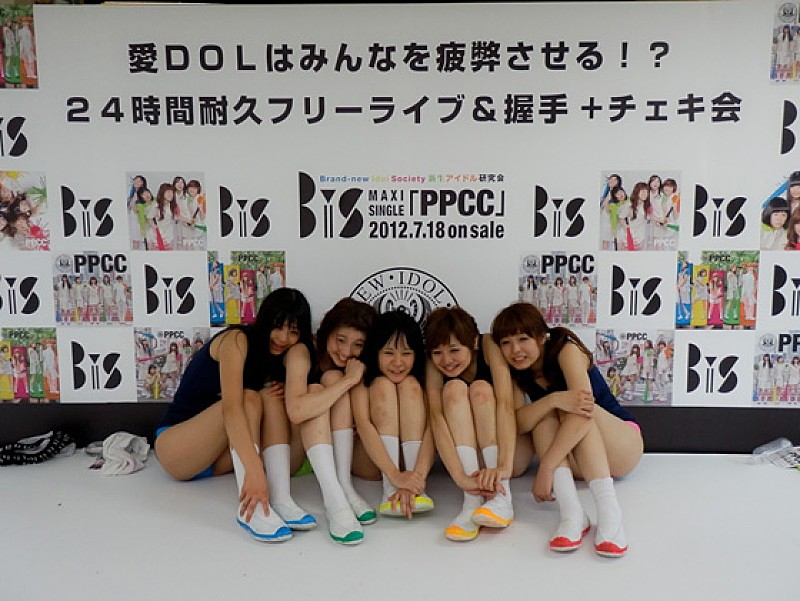 BiS「傍若無人アイドル 初のTOP10入り＆大阪無料ライブ開催」1枚目/10