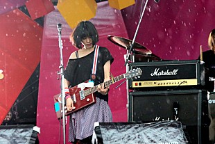 「サマソニ出演の小南泰葉 物販名物“藁人形”が目標の1000体に」