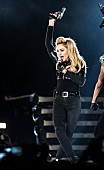 マドンナ「銃やナチマーク使う意図とは？　マドンナ、MDNAツアー・マニフェストを発表」1枚目/1