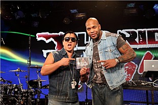 「フロー・ライダー＆スギちゃん“ワイルド”対決」