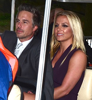 「ブリトニー、婚約者と2ショット披露＆「昔のようにバカなことなんて…」」