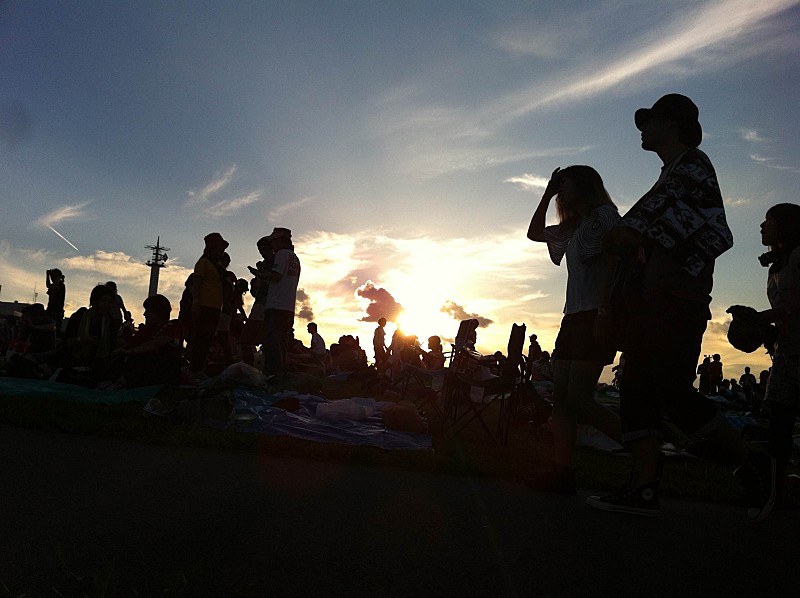 BAYCAMP 2012、工業地帯に夜通しロックが鳴り響く