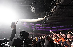 「KOЯN ハリウッド・パラディアムで行われた鮮烈なライブ映像が公開」