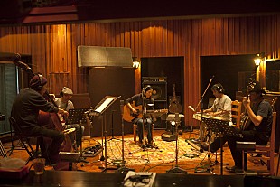 「ピーターバラカンも絶賛 米ルーツ音楽奏でる豪華コラボ再び」