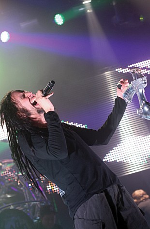 「KOЯN『ライブ・アット・ザ・ハリウッド・パラディアム』から「BLIND」の映像を公開」