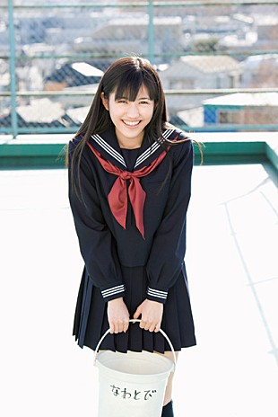 「AKB48まゆゆ 新作特典に全国47校分の制服コレクション収録」