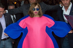 「レディー・ガガが妊娠？　過食＆拒食症で体型が変化」