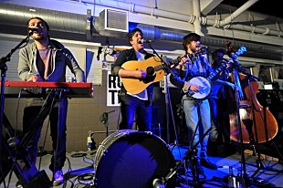 「マムフォード＆サンズ、PSYが首位獲得～最新全英チャート」