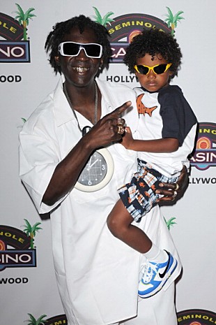 「パブリック・エネミーのフレイヴ、重罪容疑で拘置される」