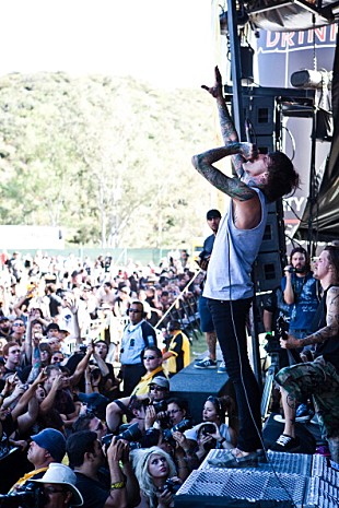 「R.I.P……スーサイド・サイレンスのミッチ・ラッカー、事故により28歳で死去」