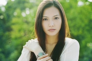 「YUI ベスト盤の特典に“ハタチの振袖姿”含めた貴重フォトブック」