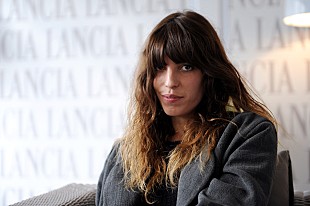 「ルー・ドワイヨン ジェーン・バーキンの娘が歌手デビュー」