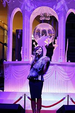 「傳田真央 新曲を初披露、「私まだ空いてますアピールしましょう」」