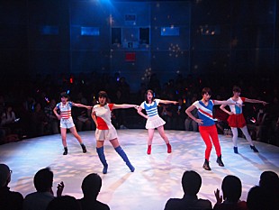 「桜庭ななみも在籍の女優ユニット 円形劇場に“帰ってきた”」