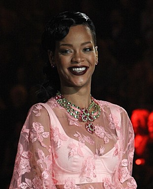 「リアーナ、新作で初の全米ビルボードNo.1アルバムに」