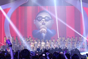 「Psy アジア最大の音楽アワード【2012 MAMA】にて4冠に輝く」