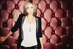 「BENI シリーズ合計60万枚突破のカバーアルバムで年間1位」