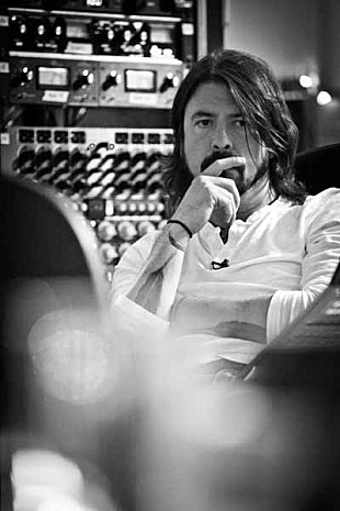 「D・グロール 『ネヴァーマインド』が制作されたスタジオのドキュメンタリー予告編が公開」