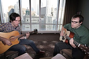 「スコット＆リバース ウィーザーxアリスタ―、日本大好きデュオのデビュー作は3月発売」