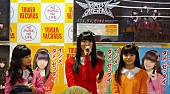 BABYMETAL「アイドル界のダークヒロインBABYMETALが世直し、「イジメ！ダメ！」」1枚目/2