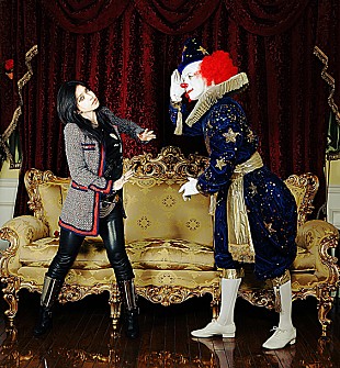 「鬼束ちひろ 新曲映像でピエロに即興コミカルダンスを指導」