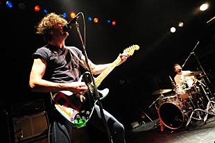 「ジャパンドロイズ 2ピースの域を超越したスケール感で綴る白熱の初単独来日公演」