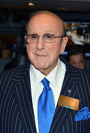 「POPミュージック界のドンが“バイセクシャル”であることを告白」