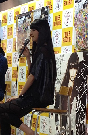 「『プリッツ』CMで話題の美人ドラムボーカル 撮影秘話語る」