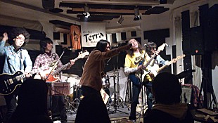 「メンバー退団間近の井乃頭蓄音団 いじめを歌う問題作をライブ披露」