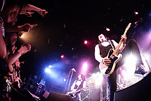 「小林亜星のサントリーオールドCM曲 50回転ズがライブでカバー」