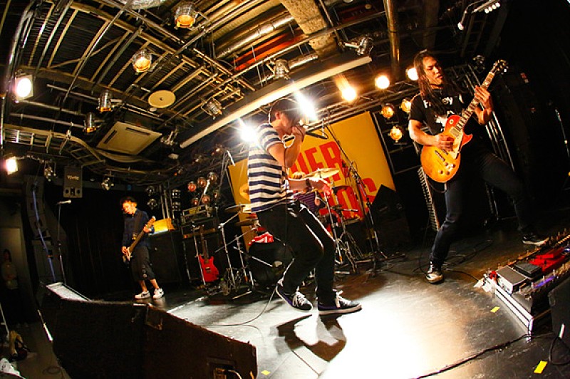 FOUR GET ME A NOTS×KNOCK OUT MONKEY 大熱狂のコラボライブ