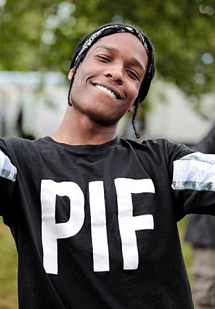 「“ヴォーグ”表紙を飾った初のラッパー、MTVの順位に不満もらす」