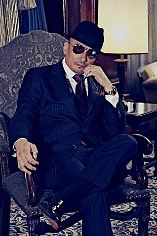 「CKB横山剣 秋元康とコラボ、「マゾヒスティックな快感の中に今います」」