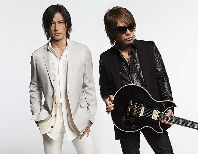 B'z「25周年のB&#039;z オールシングル・ベスト発売＆待望の全国ツアーも」1枚目/3